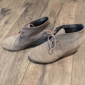 TOMS Desert Wedge Women's Wedge Taupe Suede 9